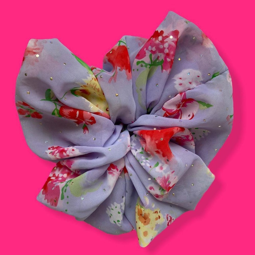 Room shop vintage jumbo cloud scrunchie